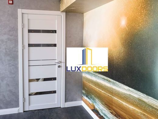 Купить Двери LUXDOORS Дрезден VINIL белый стекло BLK
Двери LUXDOORS Дрезден VINIL белый стекло BLK LD. Дрезден VINIL.BLK фото
